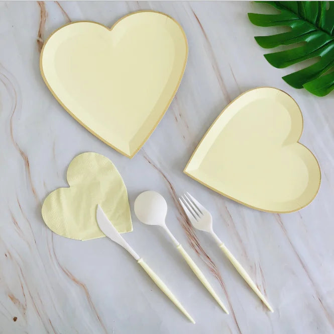 Wholesale Disposable Love Pattern 7" 9" Food Grade Paper Plate Cup Napkin Set for Christmas Parties Weddings Food Serving