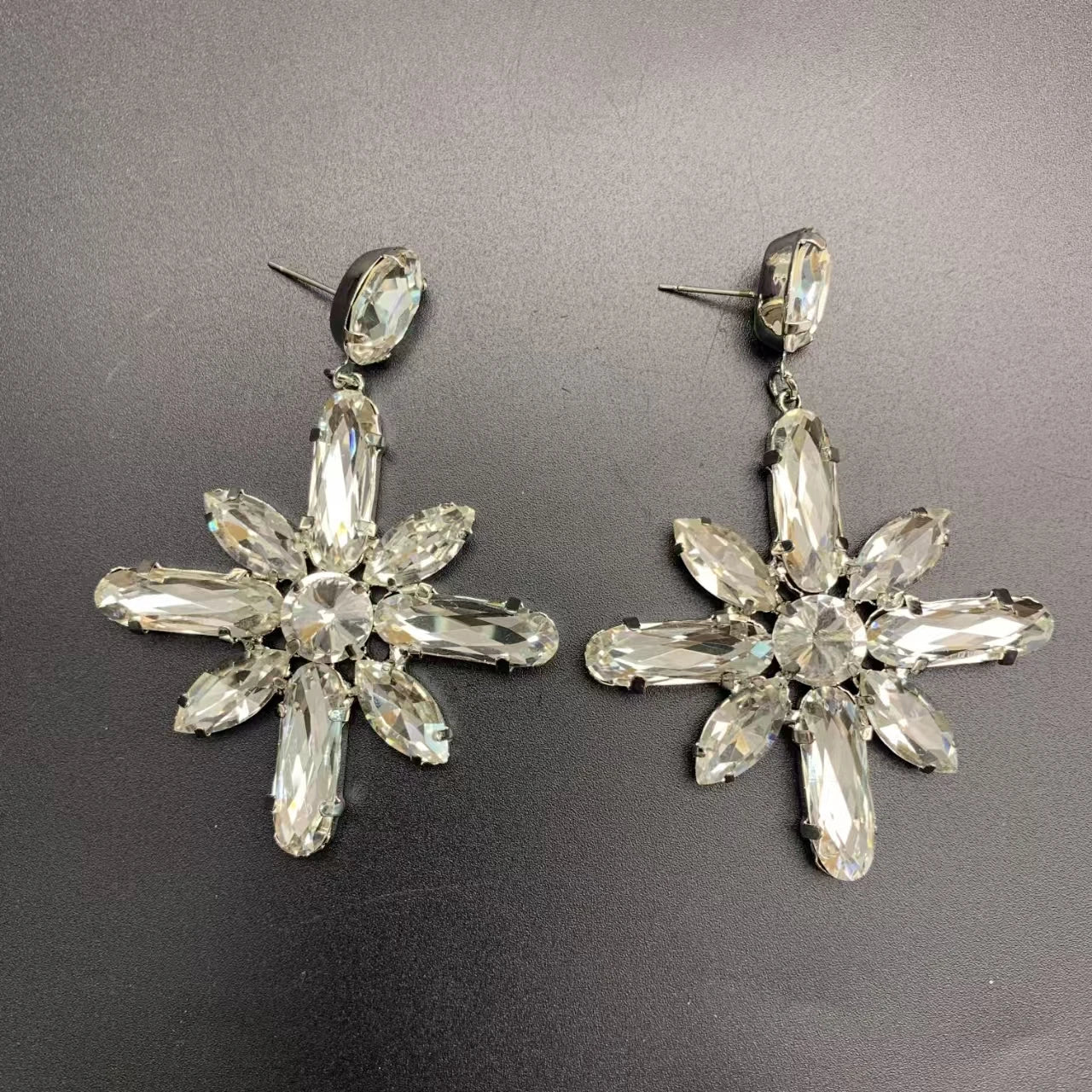 LUOXIN New Flower Rhinestone Earrings Simple Fashion High-end and Niche Earrings for Women