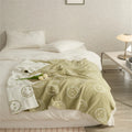 XL Hot Sale Custom Soft Smile Face Jacquard Polyester Knitted Throw Blanket for Winter