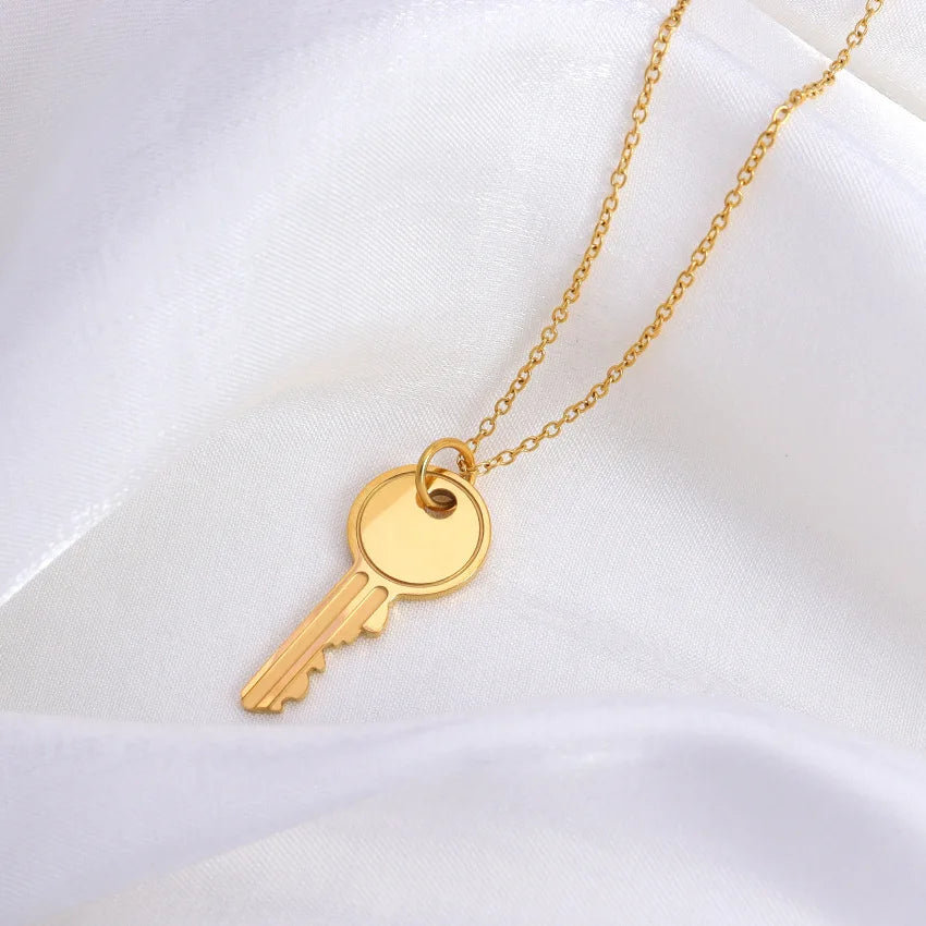 18k Gold Plated Jewelry Key Pendant Necklace Stainless Steel Non-Tarnish Chain With Gold Key Charm Necklace for Women and Men