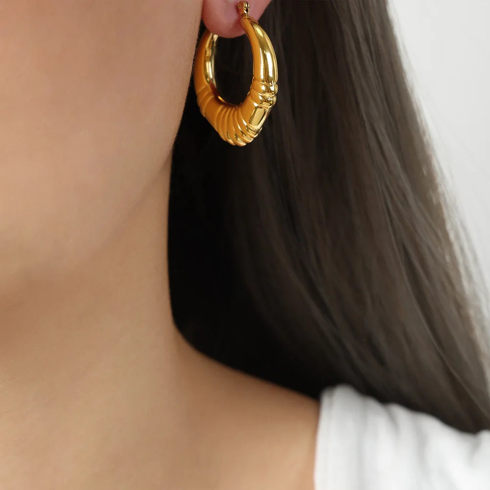Ins Mild Retro Peach Heart Earrings Embossed Geometric Lines Design Titanium Steel Gold Plated U-Shaped Earrings for Women