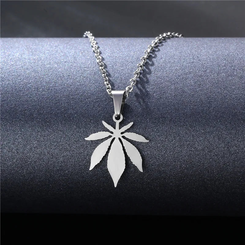 Cheap and Hot Selling Stainless Steel Maple Leaf Necklace Women's Hip-hop Collarbone Chain Temperament Leaf Pendant