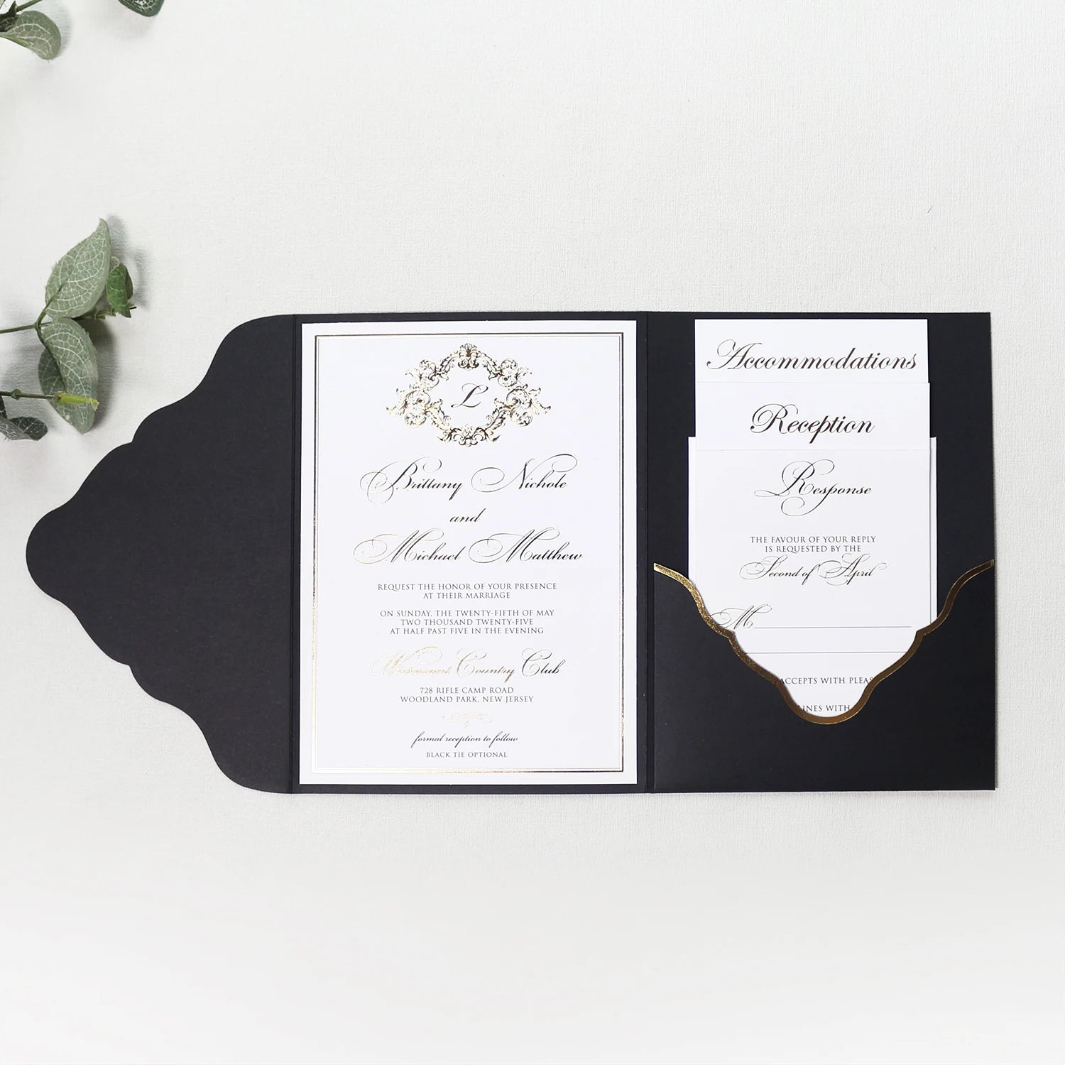 Custom Tri-fold Black Pocket Wedding Invitation Paper Cards with Gold Foil Small Cards for Invitation Event