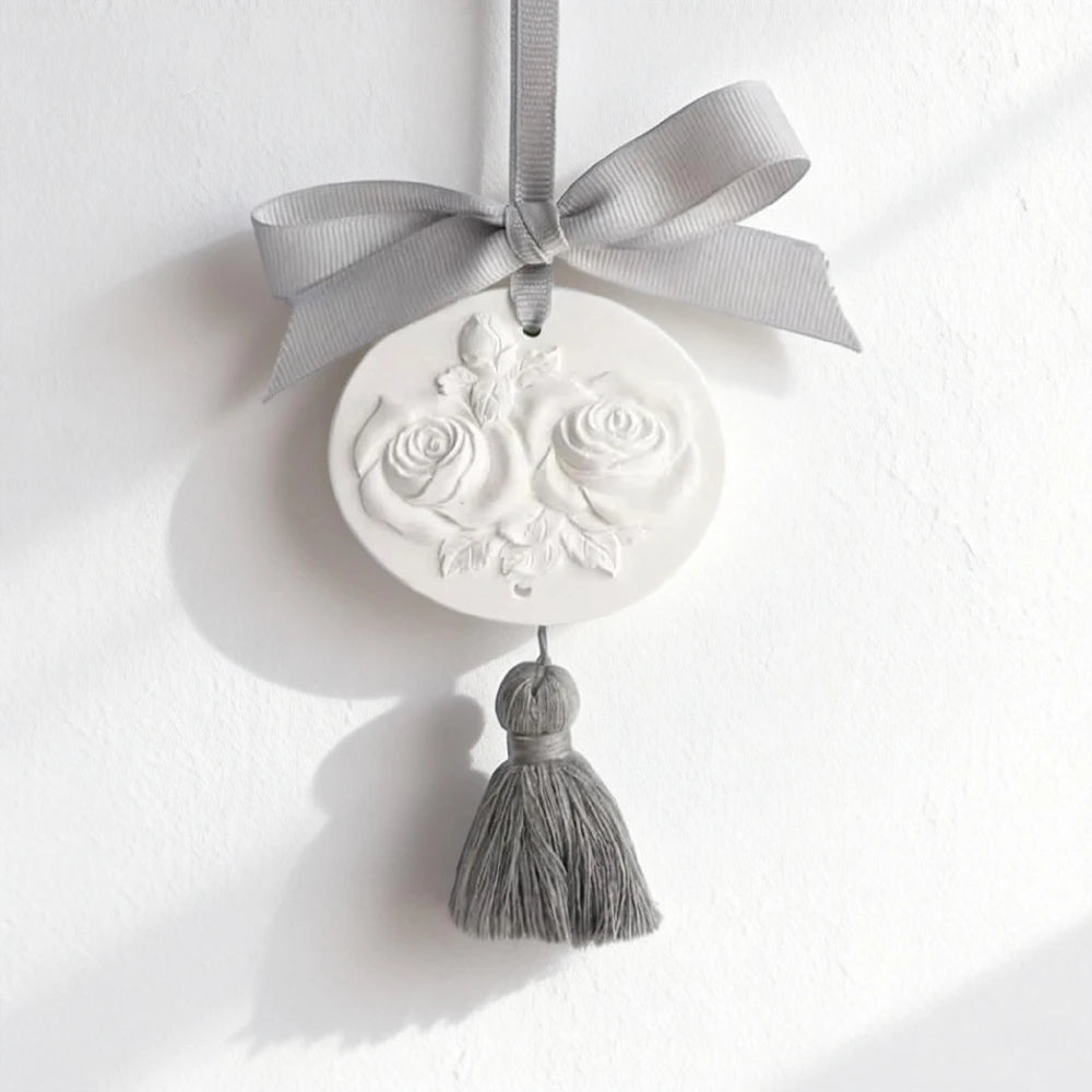 Wholesale Handmade Decorative White Color Ceramic Customized Scented Aroma Stone Clay Porcelain Flower Fragrance Oil Diffuser