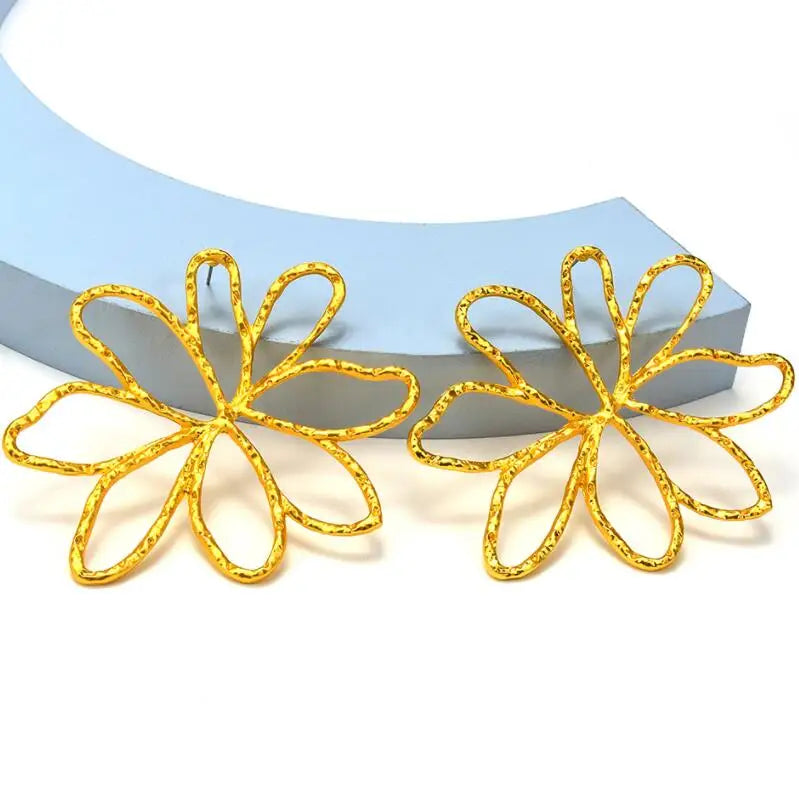 Kaimei 2025 Earring Fashion Simple Design Gold Color Metal Big Size Drop Earrings for Women Hollow Flower Stud Earrings Jewelry