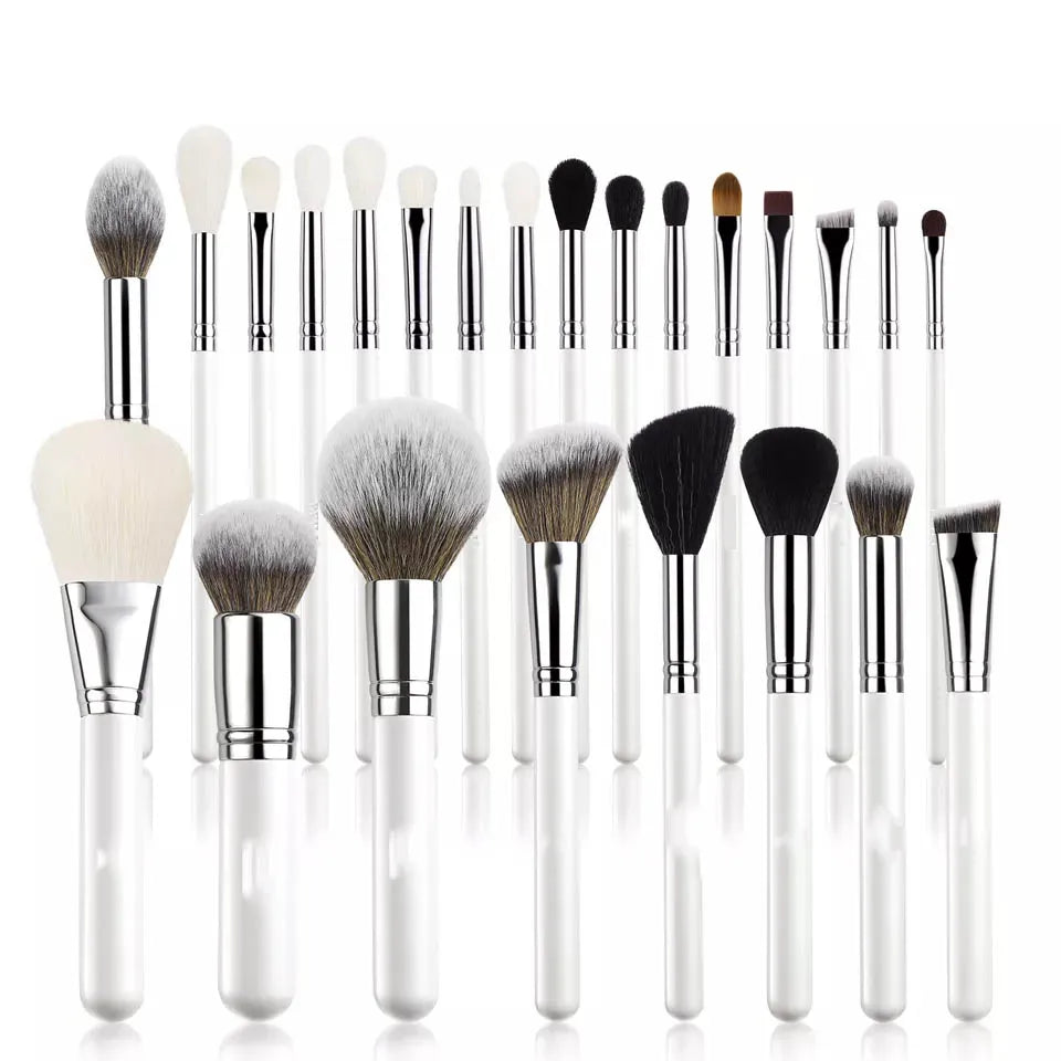 Best-Selling Professional Makeup Brushes Soft Foundation and Concealer Cleanser Brushes Used with Foundation and Concealer