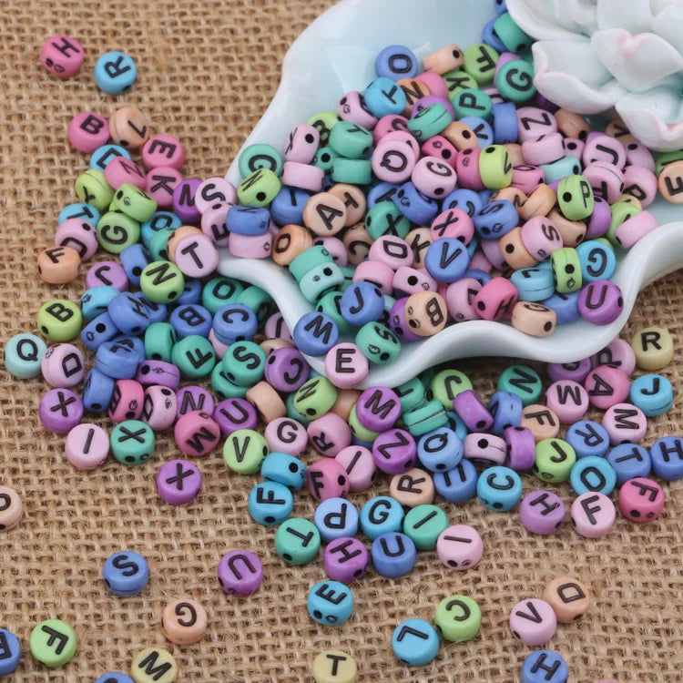 Wholesale 7mm Plastic Round Mixed Color Alphabet Letter Beads Diy Accessories Tiny Flat Acrylic Letter Beads for Jewelry Making