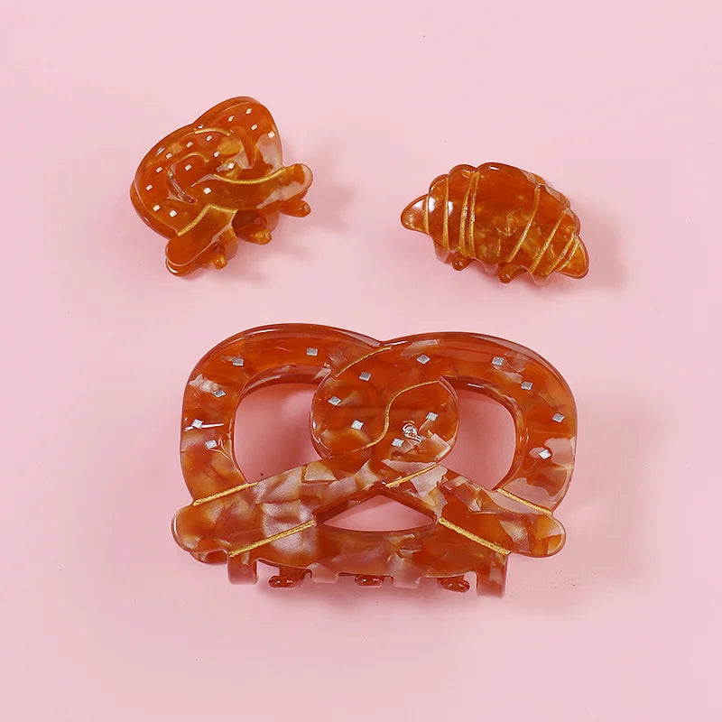 Midairy Direct Sell Pretzel Shaped with Engraved Gold High Quality Hair Claw Clips for Ladies Hair Accessories 78x45mm 4007