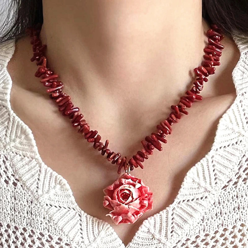 Hot Sale Bohemian Summer Natural Stone Beaded Jewelry Creative Colorful Coral Sea Shell Flower Pendant Necklace Gifts for Women