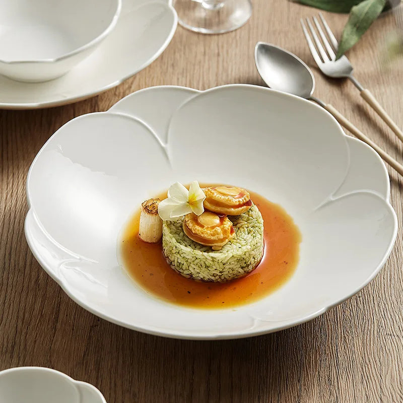 Wholesale Hot Crockery Porcelain Tableware Dinnerware Teller Plate Gold Rim Flower Shape Wedding Dinner Plate Dish Sets Ceramic