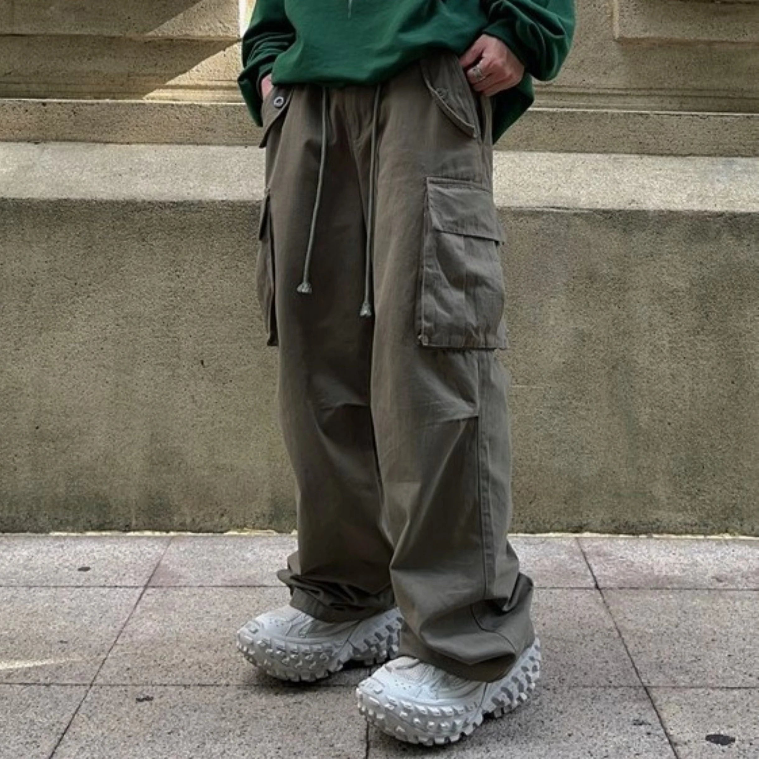 OEM Streetwear Baggy Cargo Trousers WIth Side Pocket Custom 100% Cotton Drawstring Wide Leg Plain Men Cargo Pants