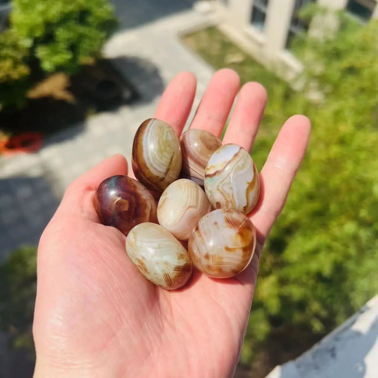 Natural Crystals Tumbled Stone Grey Agate Freeform Tumbled Stone Gravel Polished for Decoration