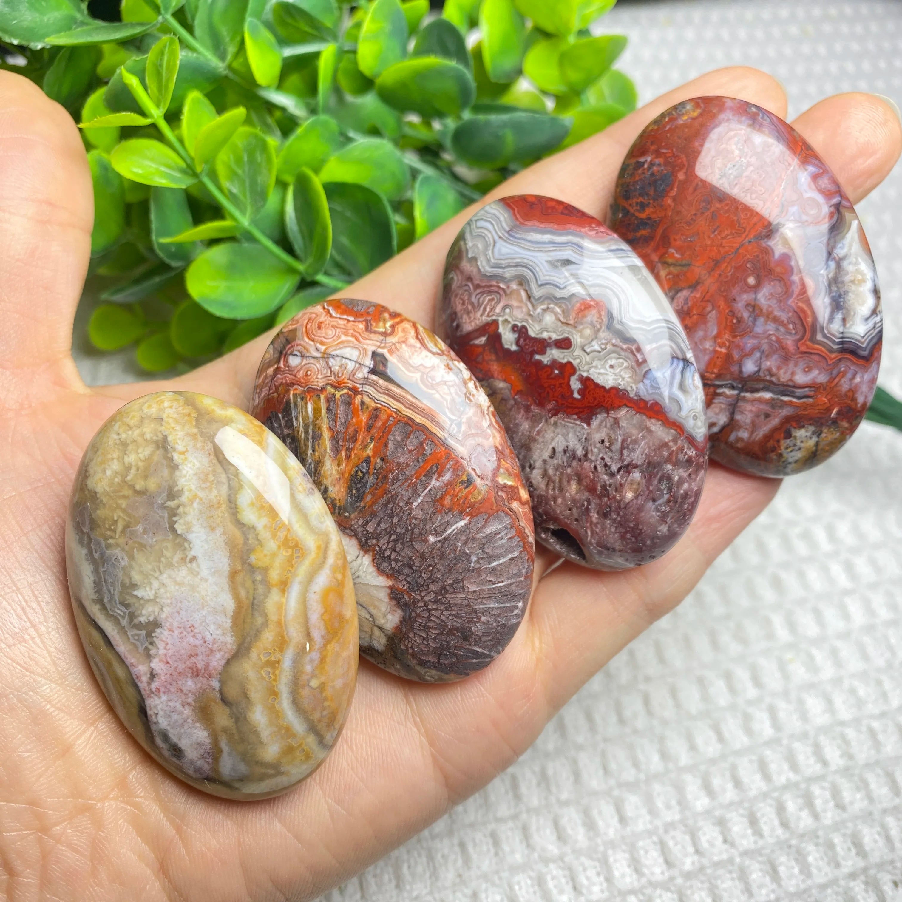 Wholesale Mexico Crazy Lace Agate Palm Stone Crystal Oval Worry Stone Chakra Pocket Healing Stones for Home Decor