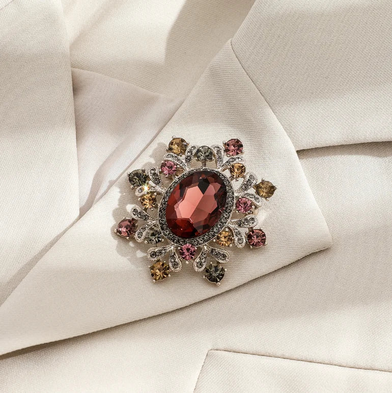 Women Court Vintage Crystal Corsage Grandiose Delicate Rhinestone Fashion Brooches Classic Flower Pin Accessories