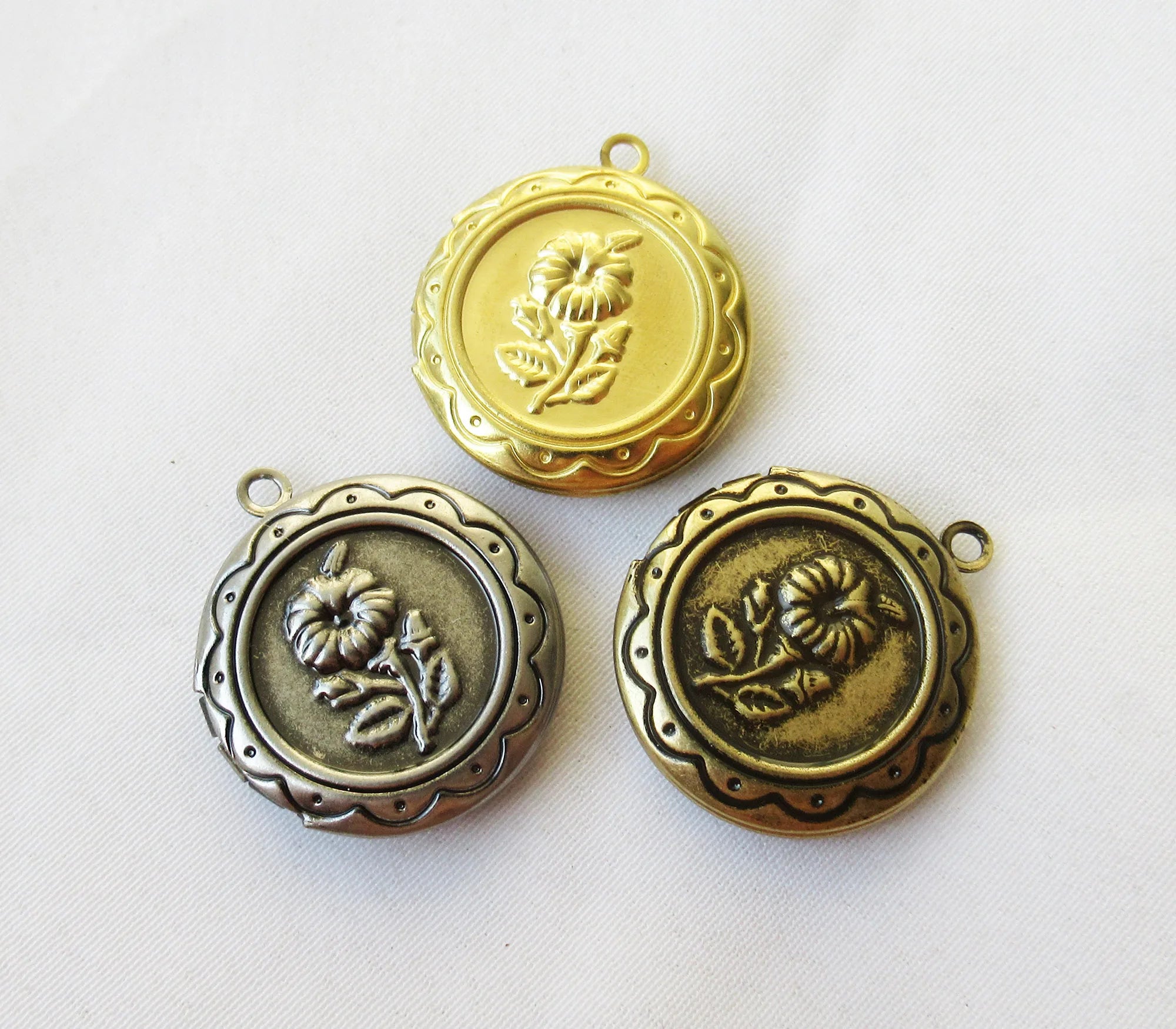 Textured Flower Branch 20mm Brass Locket Pendant for Necklace