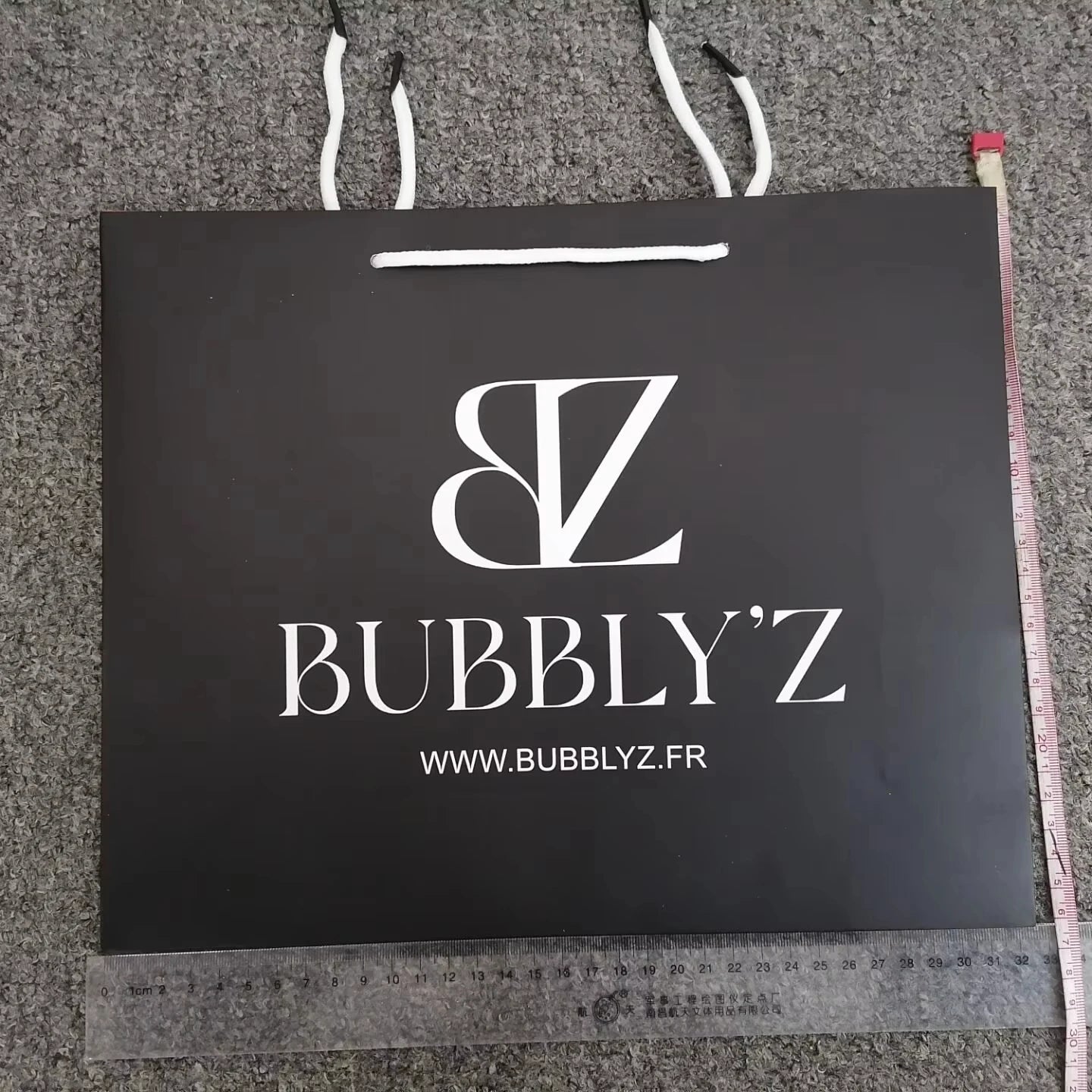 Custom High Quality Luxury Kraft Paper Shopping Bags Paper Material for Clothing Packing Candle Gift Packaging with Logo Print