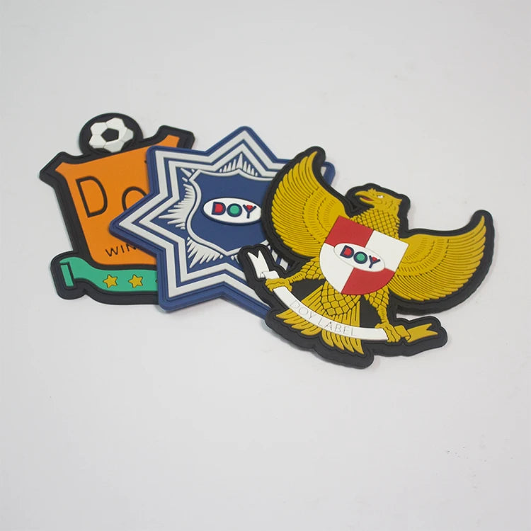 Heat Press Soft PVC Parches Wholesale Custom Logo Personalisable Iron on Embossed Rubber Patches for Hats and Caps