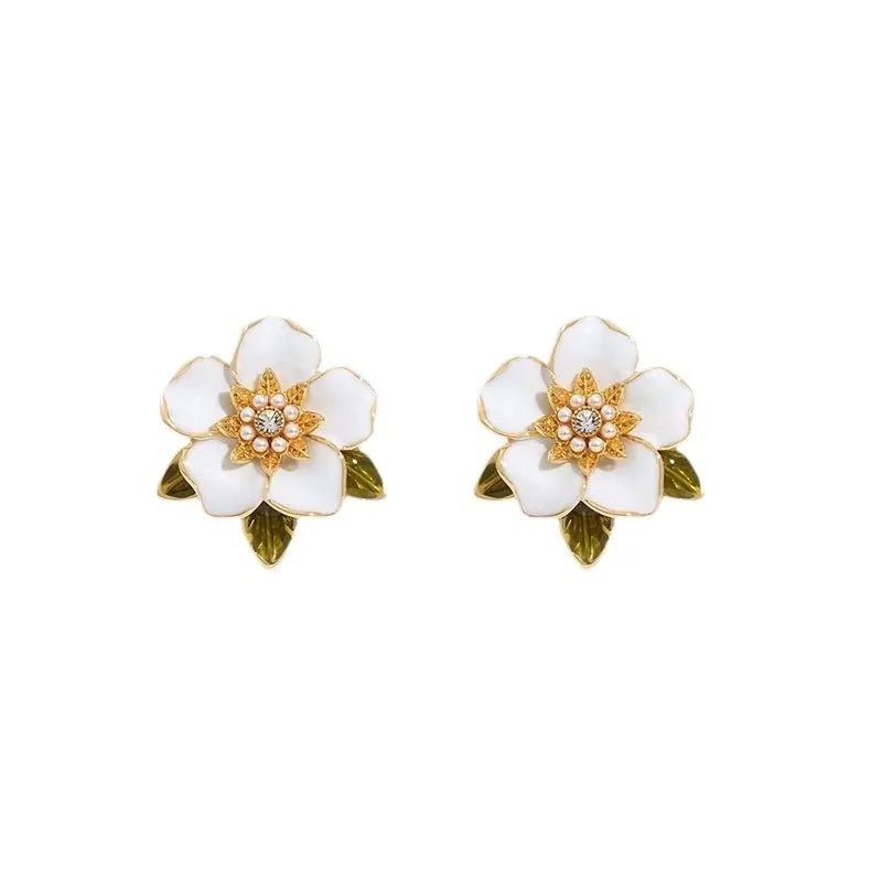 2024 New Fashion Earrings Small Fresh Green Flower Earrings Korean High-grade Temperament Style.
