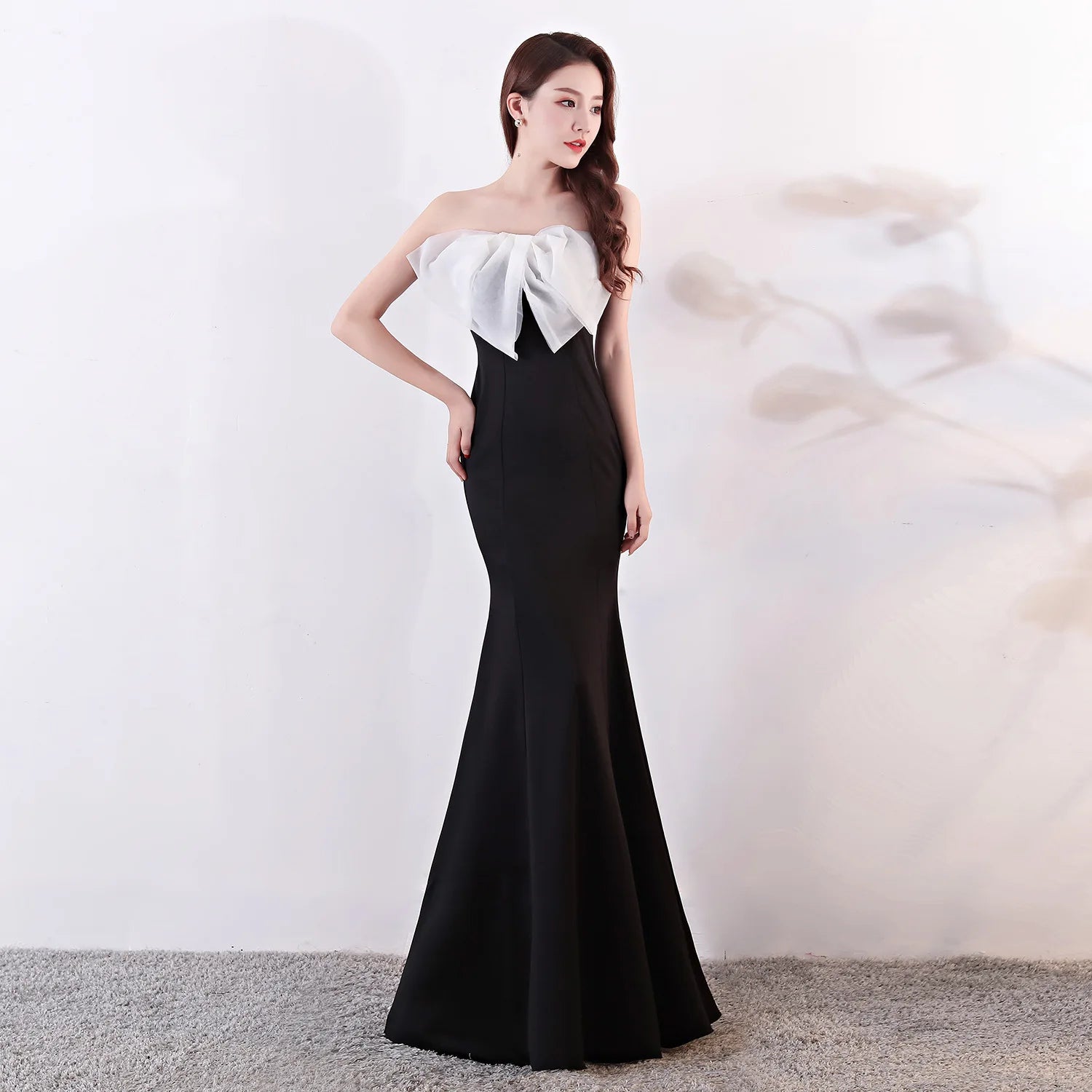 1377# Evening Gown Long New Sexy Banquet Host Breast Fish Tail Slimming Short Dress Woman