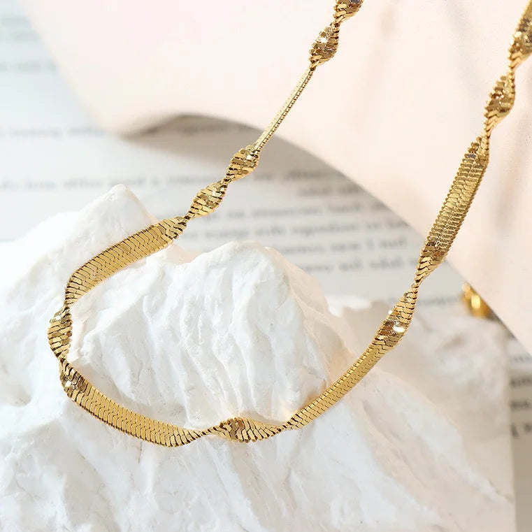 Commuter Jewelry Non Tarnish Gold Plated Twisted Blade Chain Necklace Waterproof Stainless Steel Chokers Necklace for Women