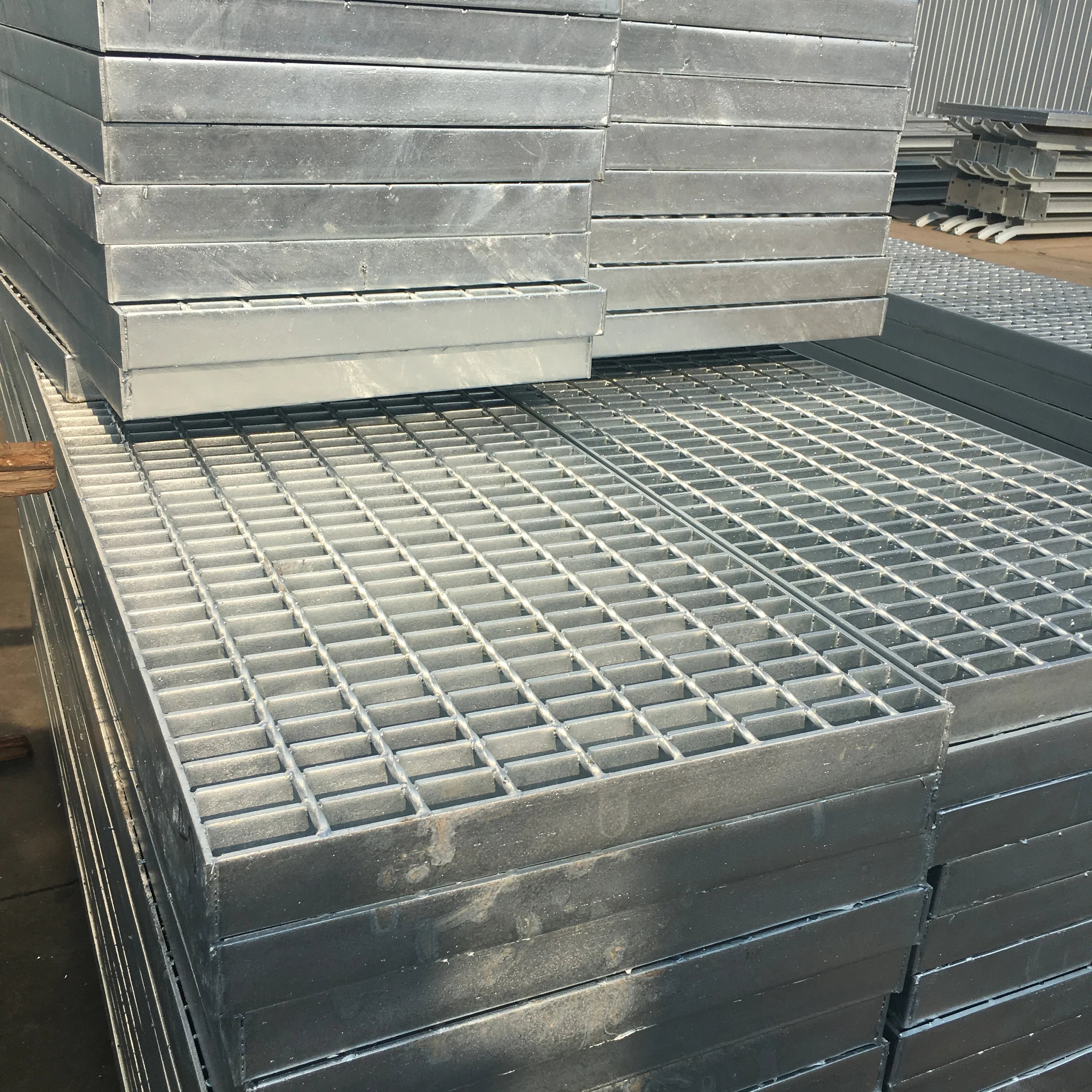 Modern Carbon Steel Grating Hot Dip Galvanized for Anti-Corrosion in Sports Venues and Building Applications Floor/Walkway Use