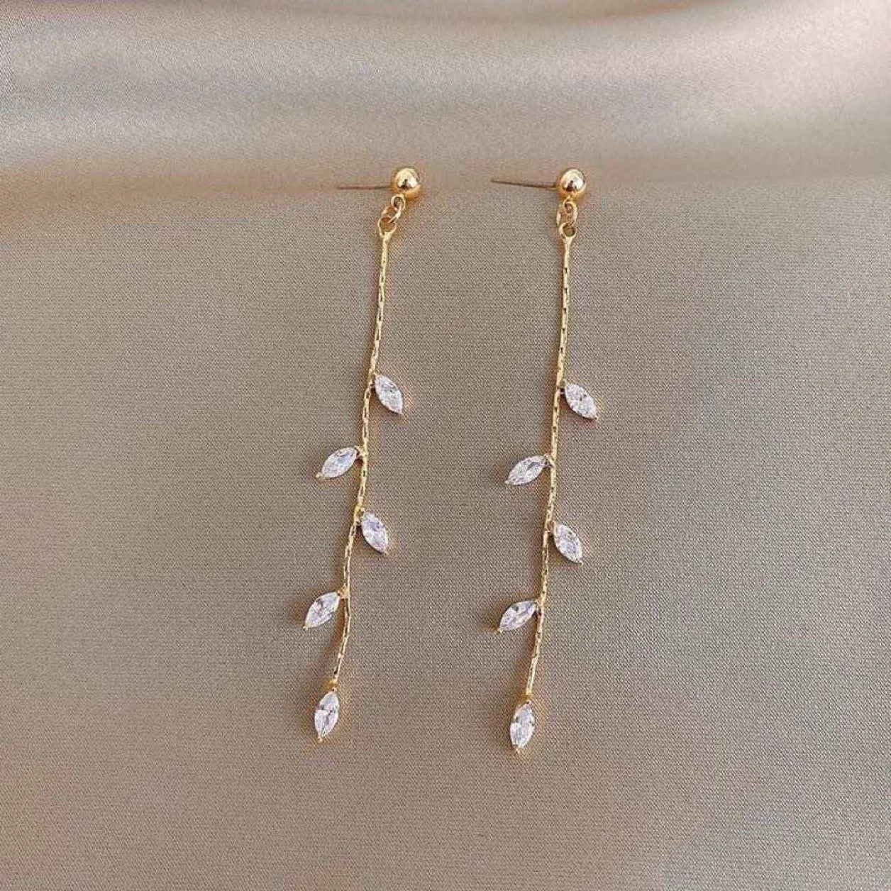 Wholesale Multi Design Popular Crystal Rhinestone Moon Stars Dangle Drop Charm Earrings Jewelry for Girls Women