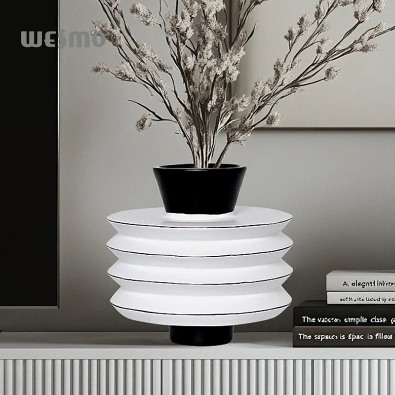 Stock Polyresin Black White Modern Design High Standard Quality Interior Decor Flower Vase Bathroom Living Room Luxury Ornament