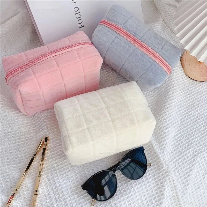 2022 New Fashion Plush Cosmetic Bag Outdoor Travel Storage Bag Cute Portable Ladies Makeup Bag