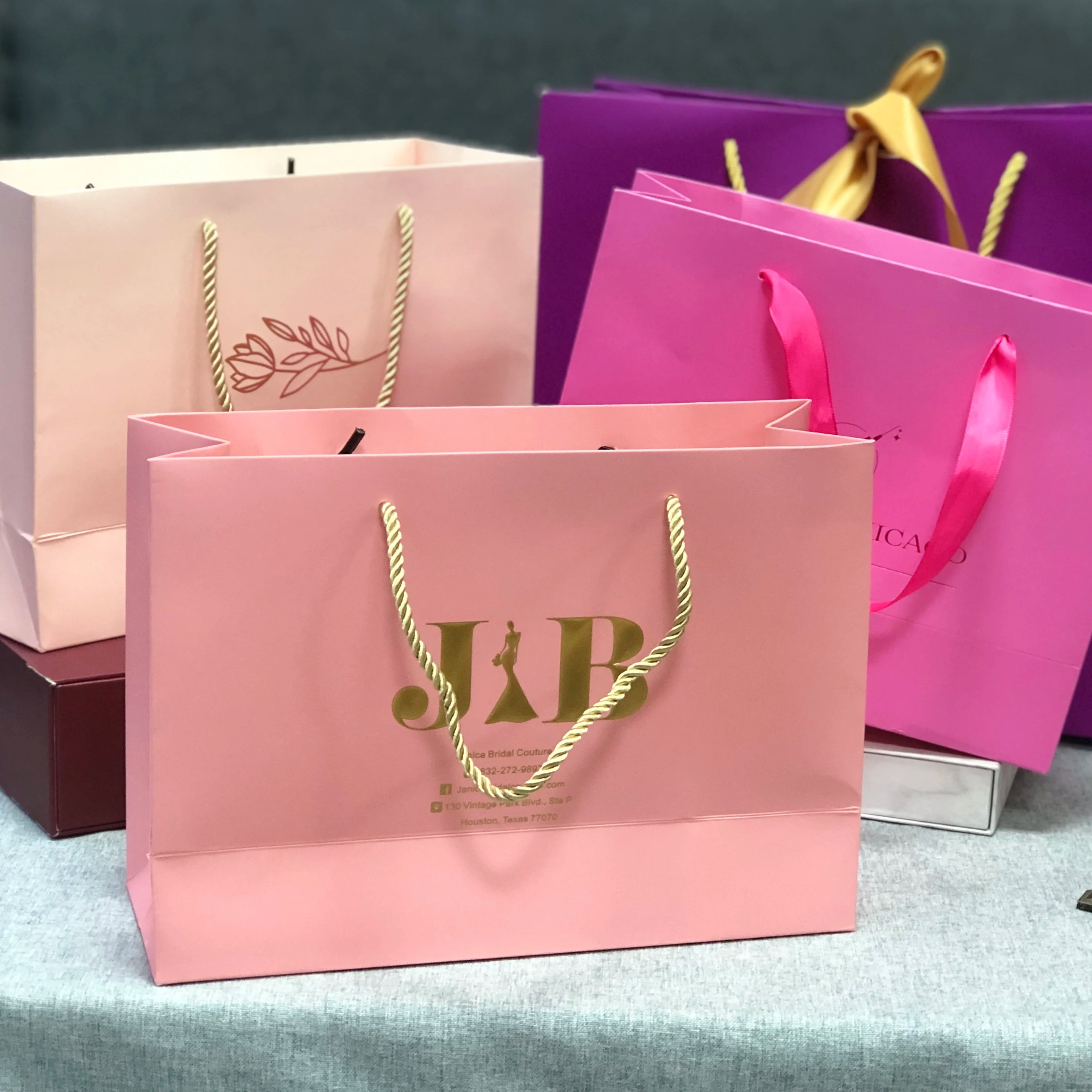 Luxury Hot Stamping Gold Foil Embossed logo 3D logo Paper Gift Bags Packaging Bag with Handle