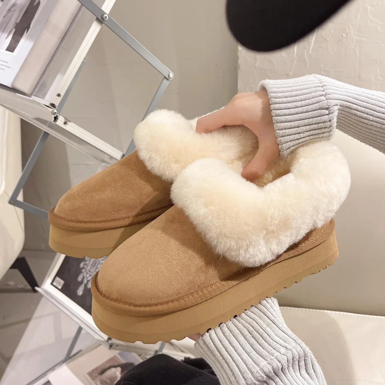 High Quality Ladies Winter Snow Boots Fluffy Thick Sole Anti-Slip Plush Warm Shoes Home Fur Faux Suede Height Increasing Female