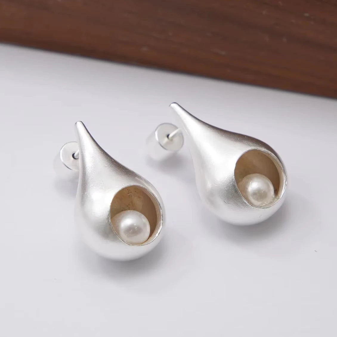 Elegant Big Stud Pearl Earrings Women Frosted Water Drop Hollowed-out Pearl Stud Earrings in Silver