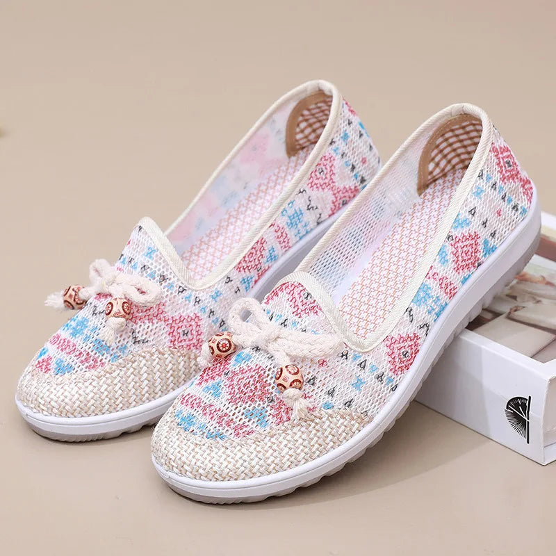 Women New Retro Embroidered Canvas Shoes Round Head Shallow Mouth Ladies Loafers Anti-slip Soft Bottom Cheap Women Casual Shoes