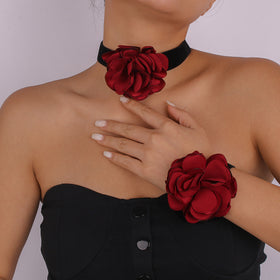 Elegant Stainless Steel Rose Pendant Necklace Romantic Fashion Jewelry for Women Engagement Anniversary Gift