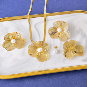 2024 New Arrival 3pcs Stainless Steel Flower Jewelry Set Necklace Earrings Ring 18k Gold Plated Tarnish Free Set