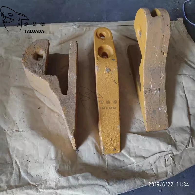 E161-3027 61N631310 61N8-31310 High Strength Abrasion Resistant Bucket Teeth for R210 R220 R290 R450 TALUADA  Excavatorparts