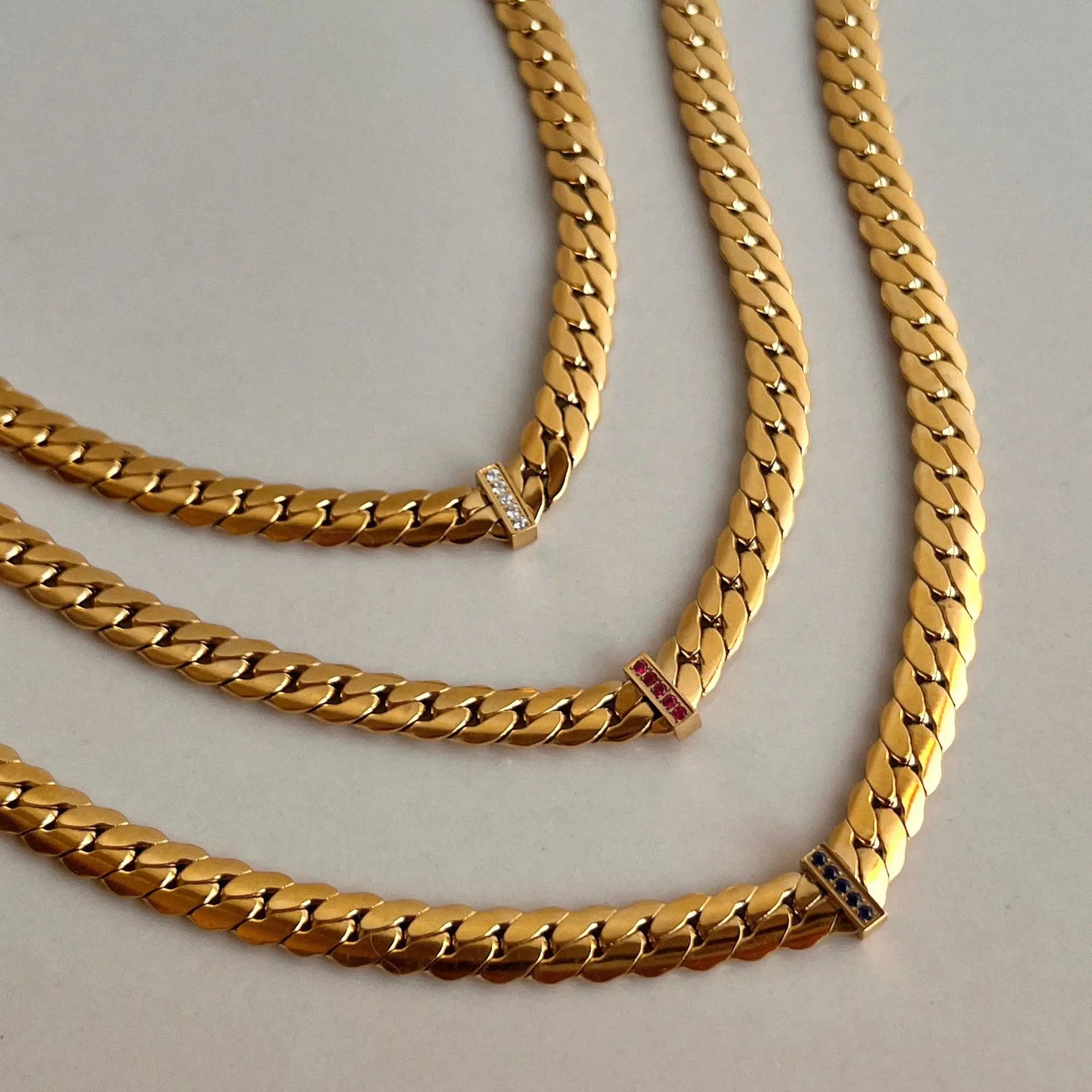 New 18k Gold Plated Tarnish Free Stainless Steel Cowgir Blue Zircon Inlaid 6mm Blade Chain V Necklace Beach Wave Jewelry