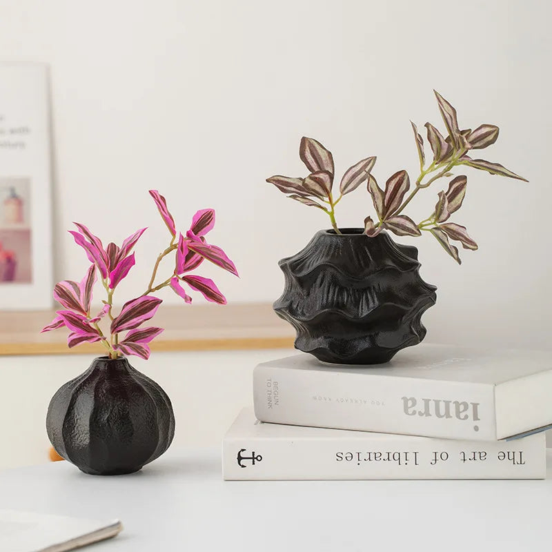Black High-End Ceramic Flower Vases Minimalist Creative for Foyer Tabletop Living Room Decor Dried Flowers Floral Arrangements