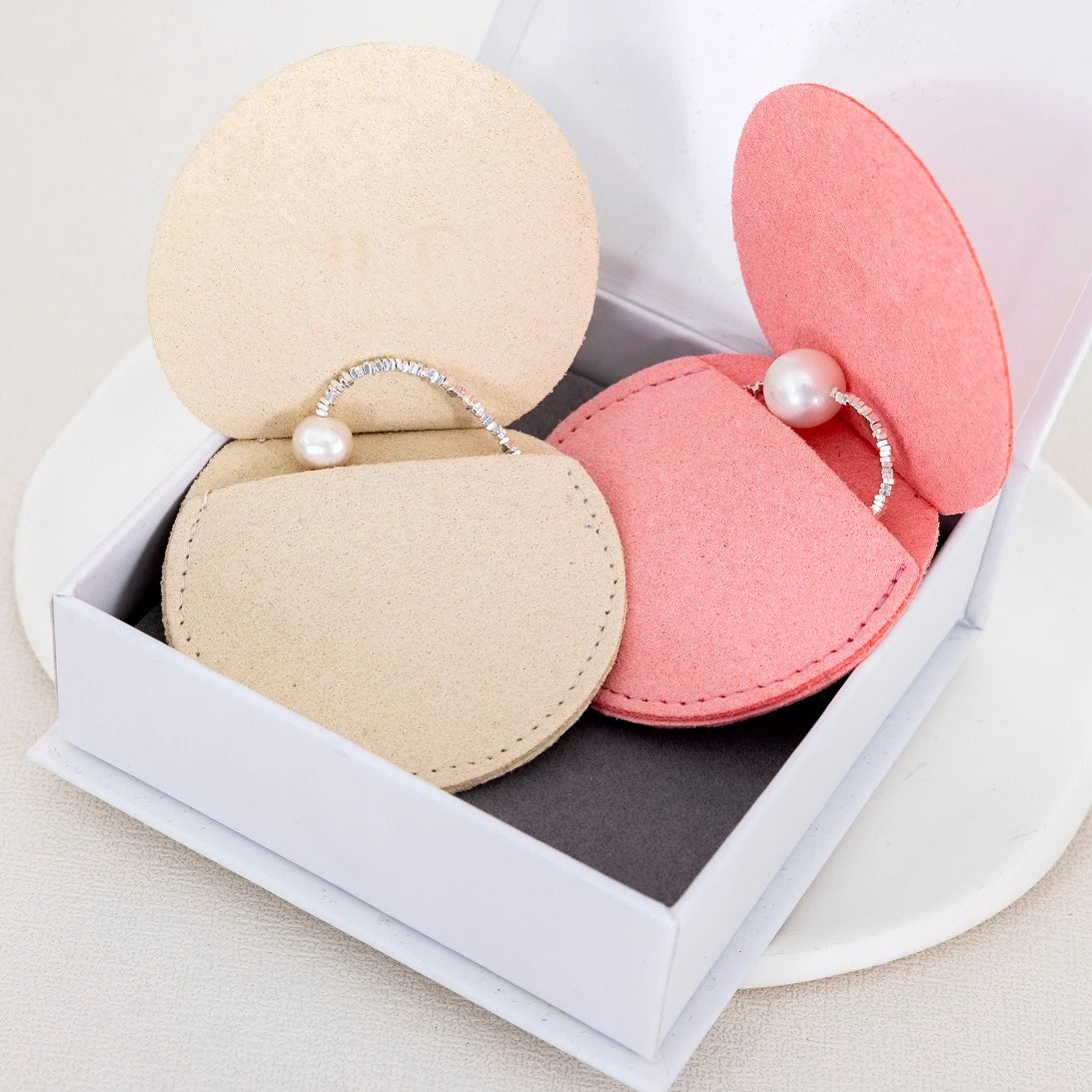 Custom Logo Stylish Small Gift Pouch Packaging Round Shape Ring Pouch Round Jewelry Pouch Custom Box Packaging for Bracelet