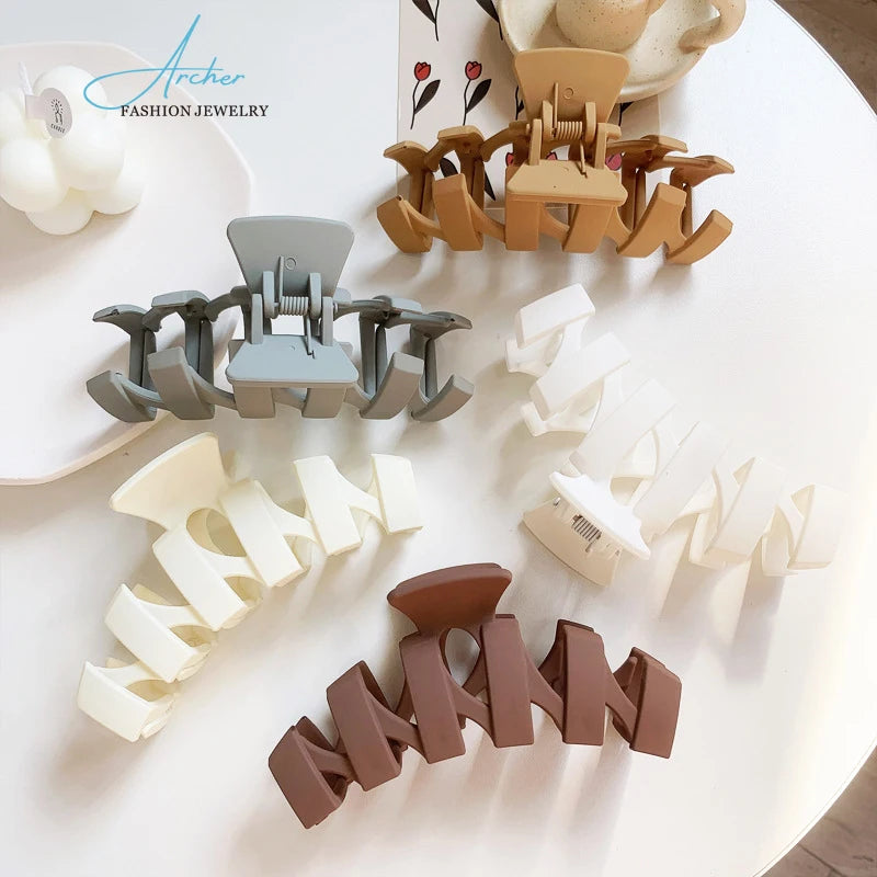 Korea Large Beige Pastel Matte Wavy Hair Claw Clips 11 cm Resin Claws for Thick Hair Big Size Hair Accessories