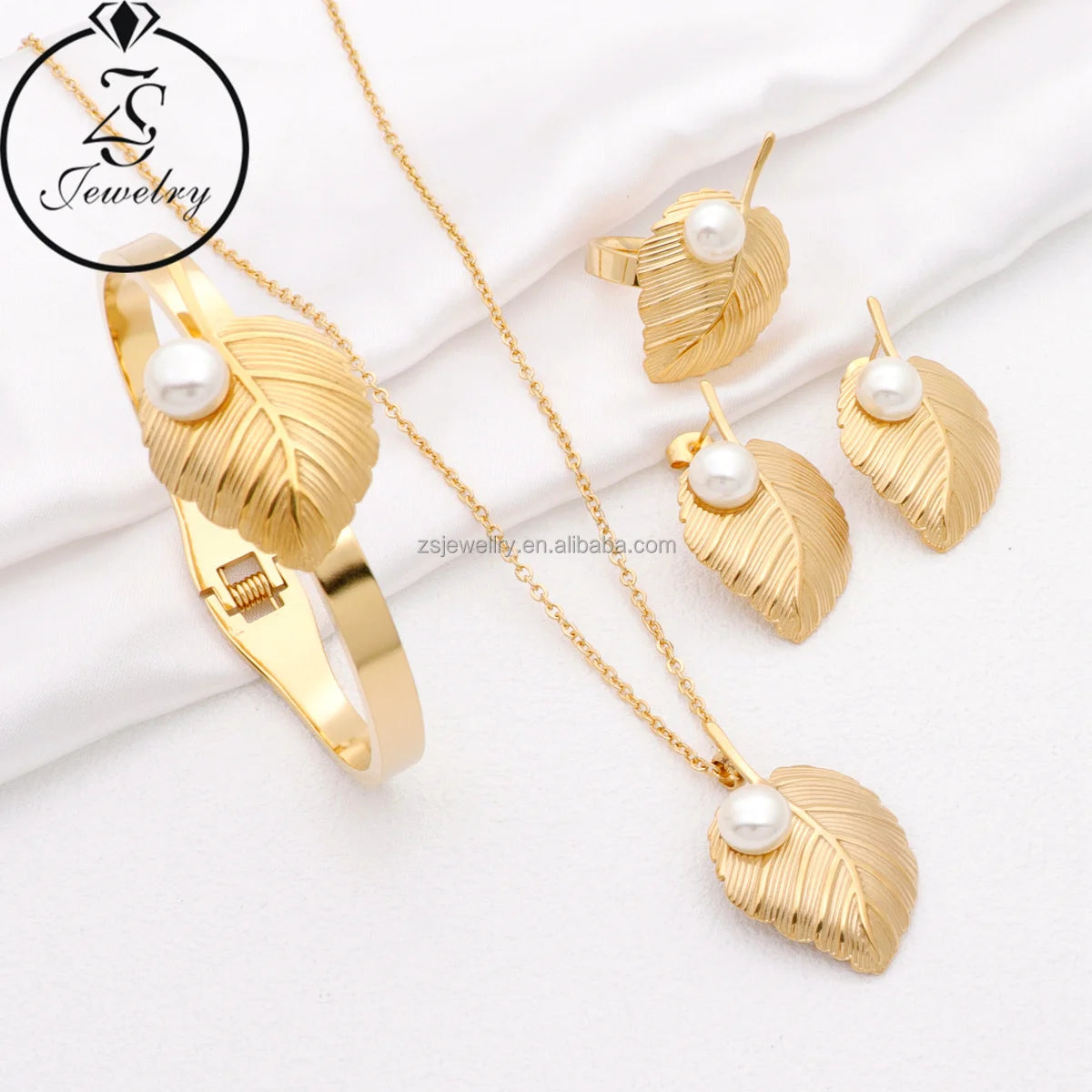Girls Gold Plated Luxury Stainless Steel Jewelry Love Fashion Geometric Stone Famous Gemstone Bracelet Design Sets