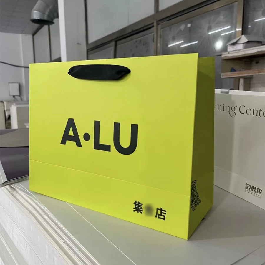 Customize Design Fruit Green Color Shopping Cardboard Paper Bag With Handles and Logo