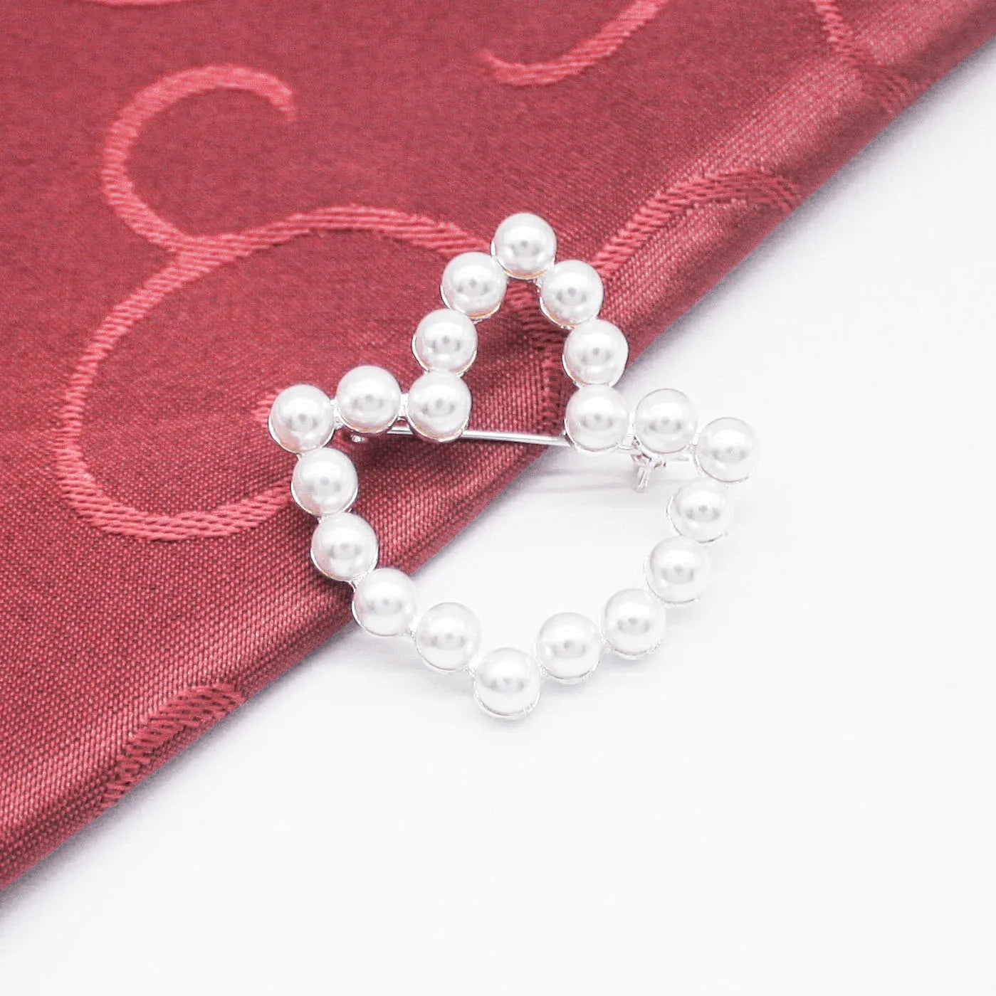Simple Shape Jewelry Ivory Pearl Maple Leaf Brooch Pin Scarf Hijab Pin for Women Gift