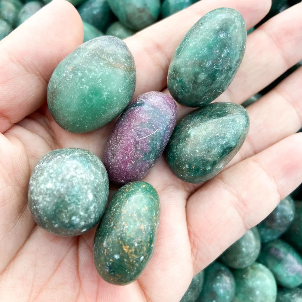 Wholesale Natural Polished Quartz Crystal Gravel Ruby in Zoisite Tumbled Stone for Decoration