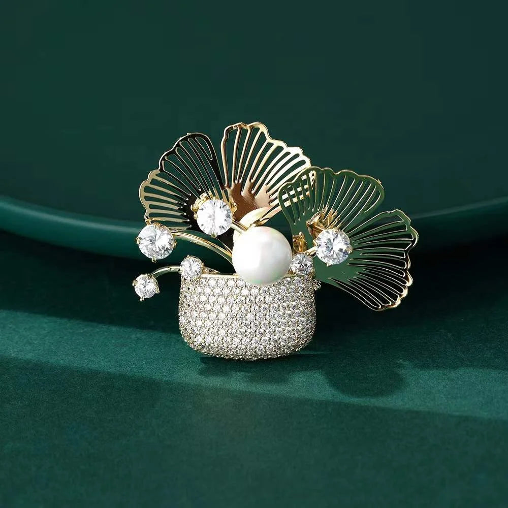 Women Brooch Fashion Custom Wholesale Gold Plated Pearl Diamond Flowers Brooch Korean Jewelry Luxury Designer Jewelry for Women