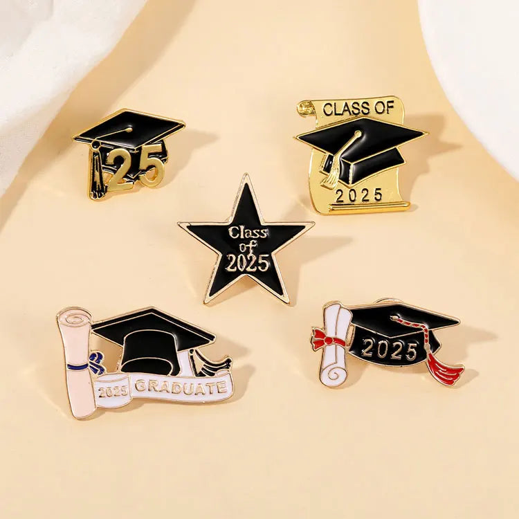 2025 Graduation Full Score Commemorative Badge Award Fashion Gold Metal Enamel Class of 2025 PhD Hat Brooch Pin Students Gifts