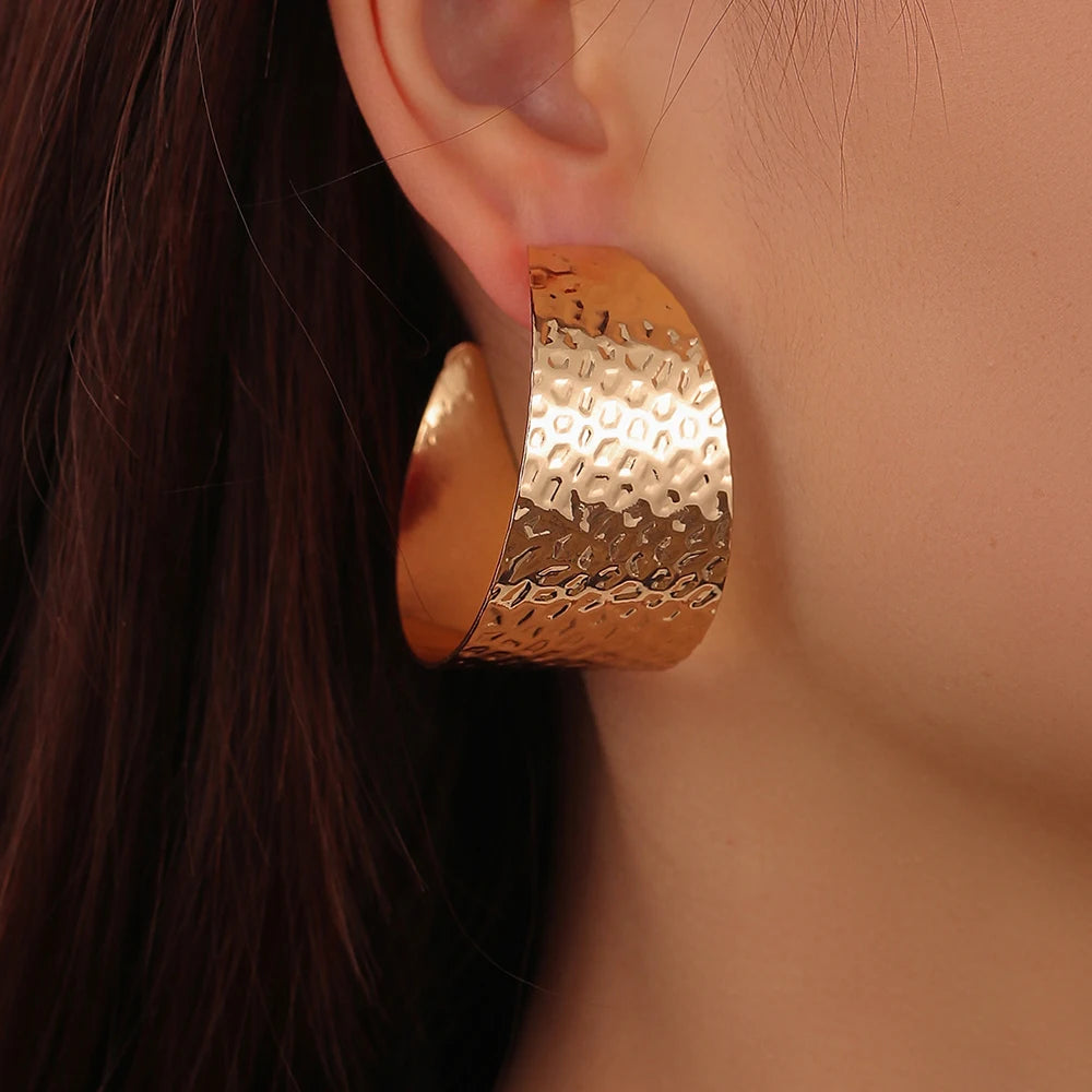 Wholesale Cheap Fashion Jewelry Gold Plated  Chunky C Shape Hammered Metal Hoop Women Earrings