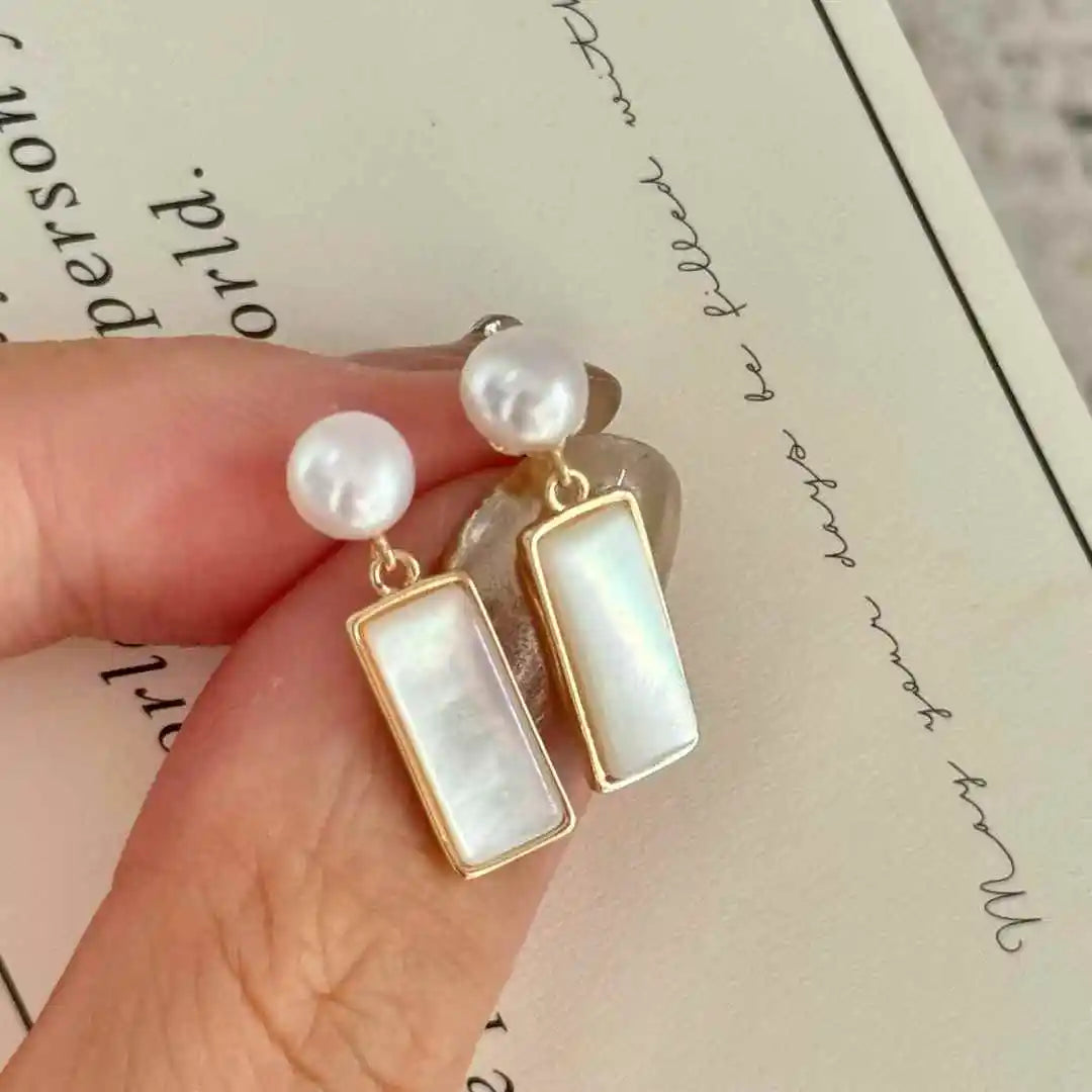 Cheap Luxury Brass Small Natural Shell Mother Pearl Earrings 6-7mm Natural White Bread Pearl Earrings for Anniversary Party Gift