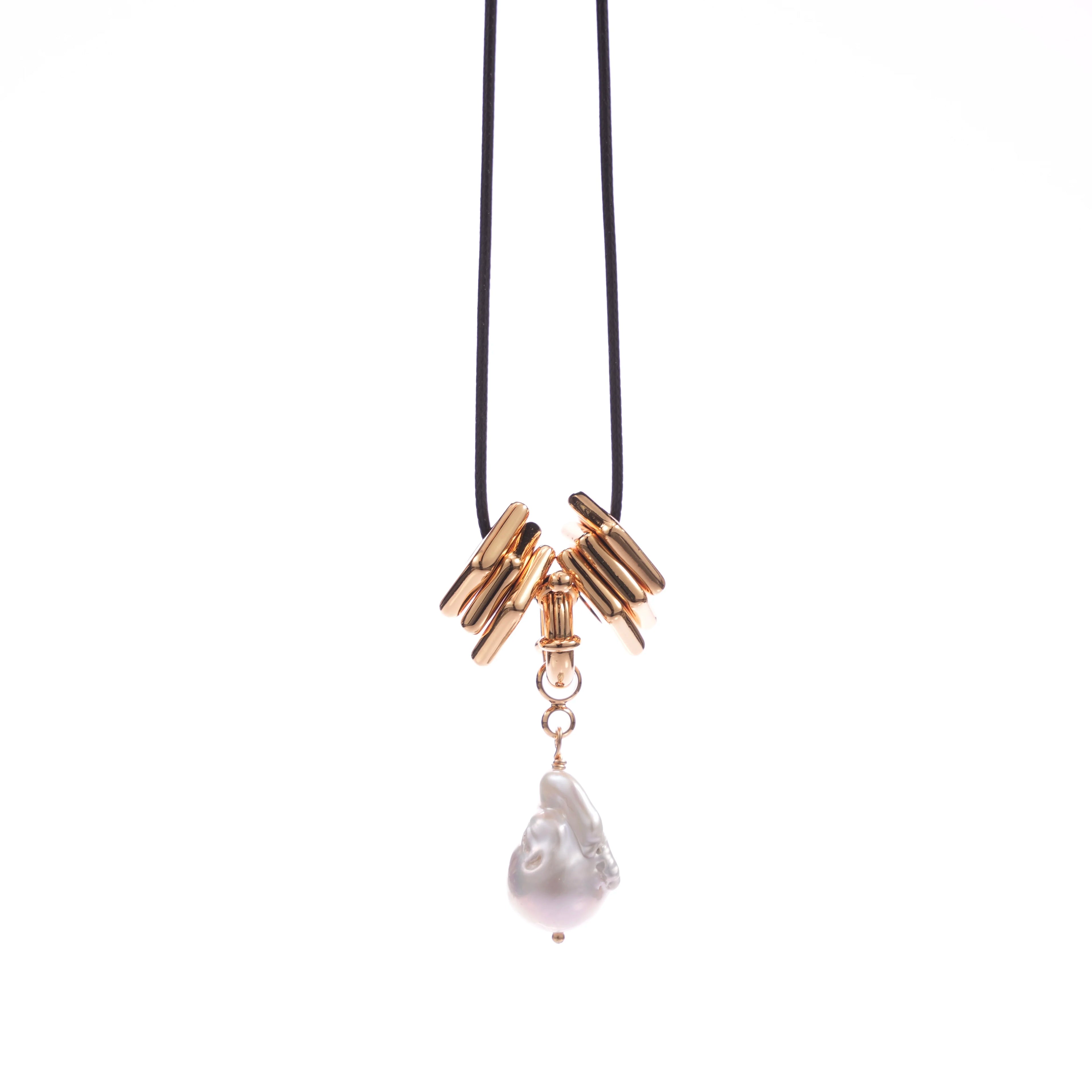 New Arrival Bright Gold Real Gold Plated Brass Sea Shell Vintage Pentagonal Baroque Black Rope Chain Pendant Necklace Fashion