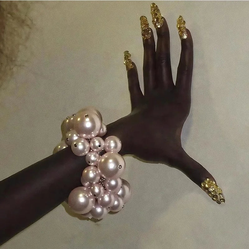 2025 New Arrival Luxury Diamond-Studded Water Droplet Geometric Design Elastic Silver Wedding Bridal Pearl Pink Chunky Bracelets