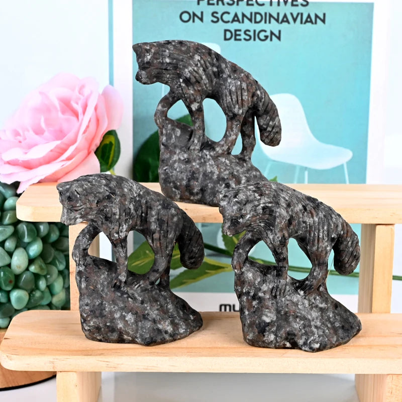 Factory Price High Quality Polished Natural Crystal Crafts Fengshui Animal Healing Yooperlite Wolf for Home Decoration